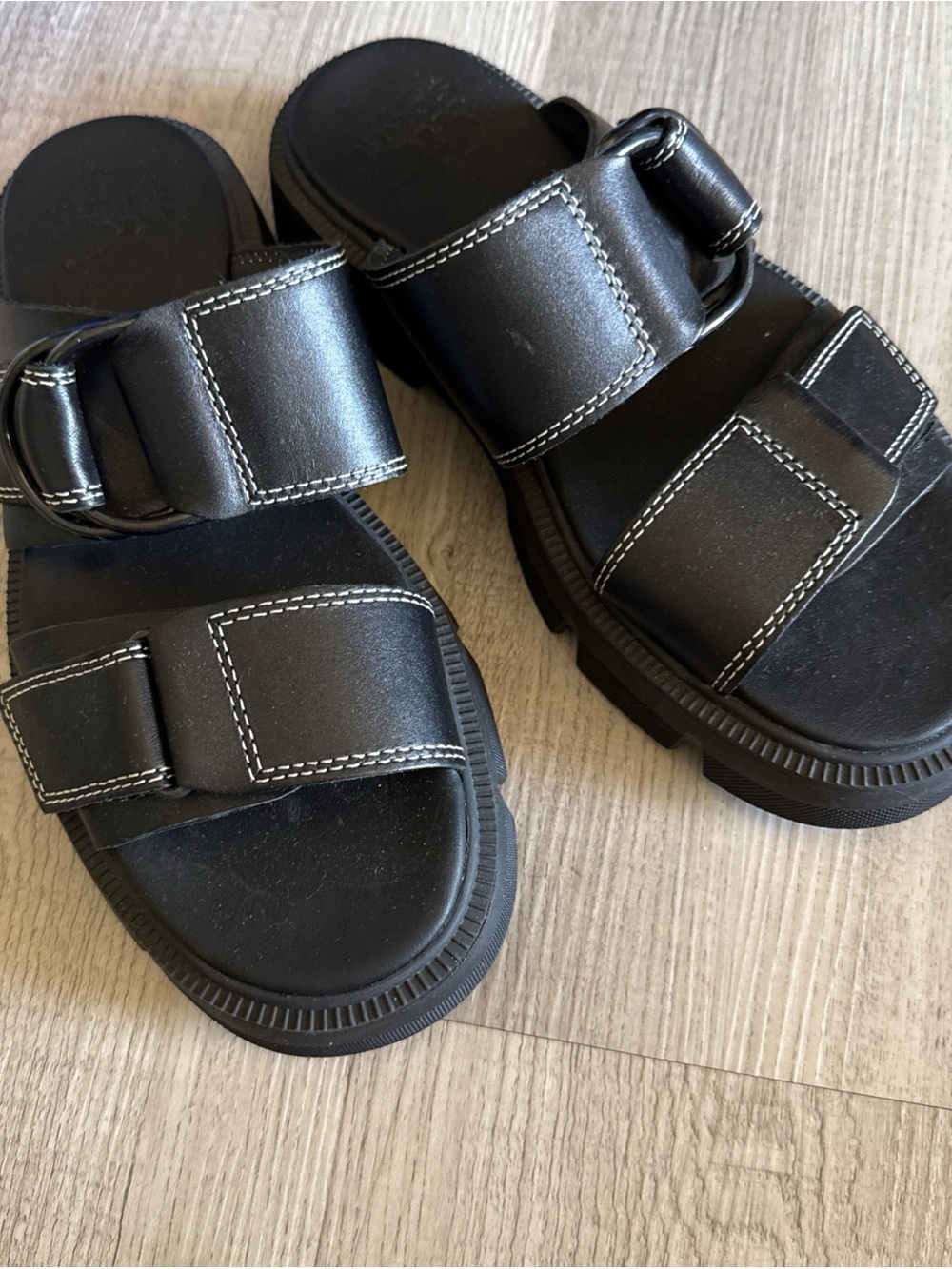 Sorel Black Leather Slide Sandals with White Contrast Stitching NWOT 5.5 NEW